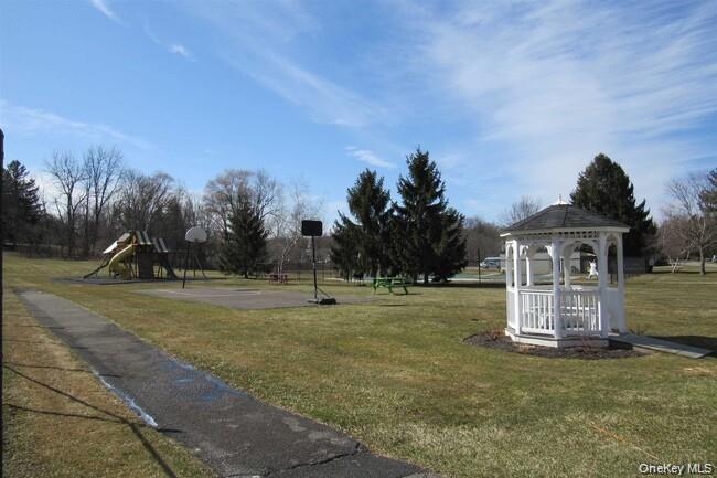 Condo White Gate Dutchess County, NY 12590, MLS-977969-14