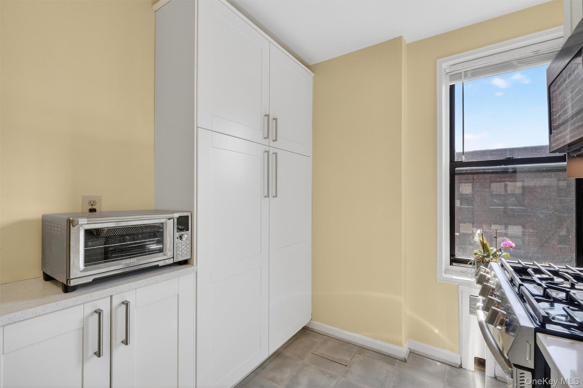 Coop Windsor Westchester County, NY 10601, MLS-977982-11