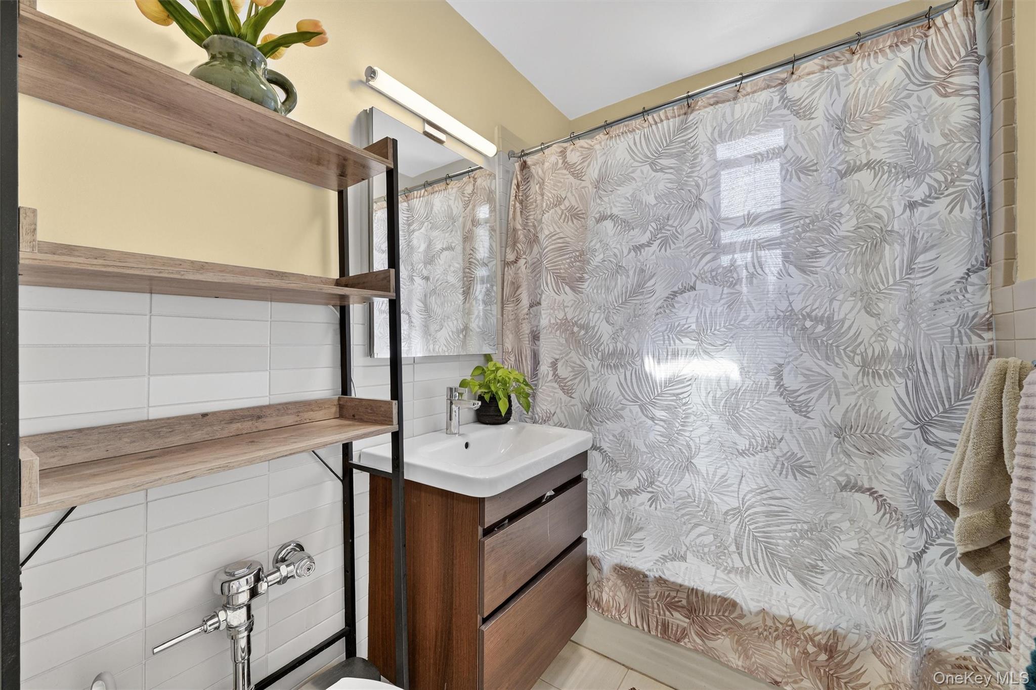 Coop Windsor Westchester County, NY 10601, MLS-977982-24