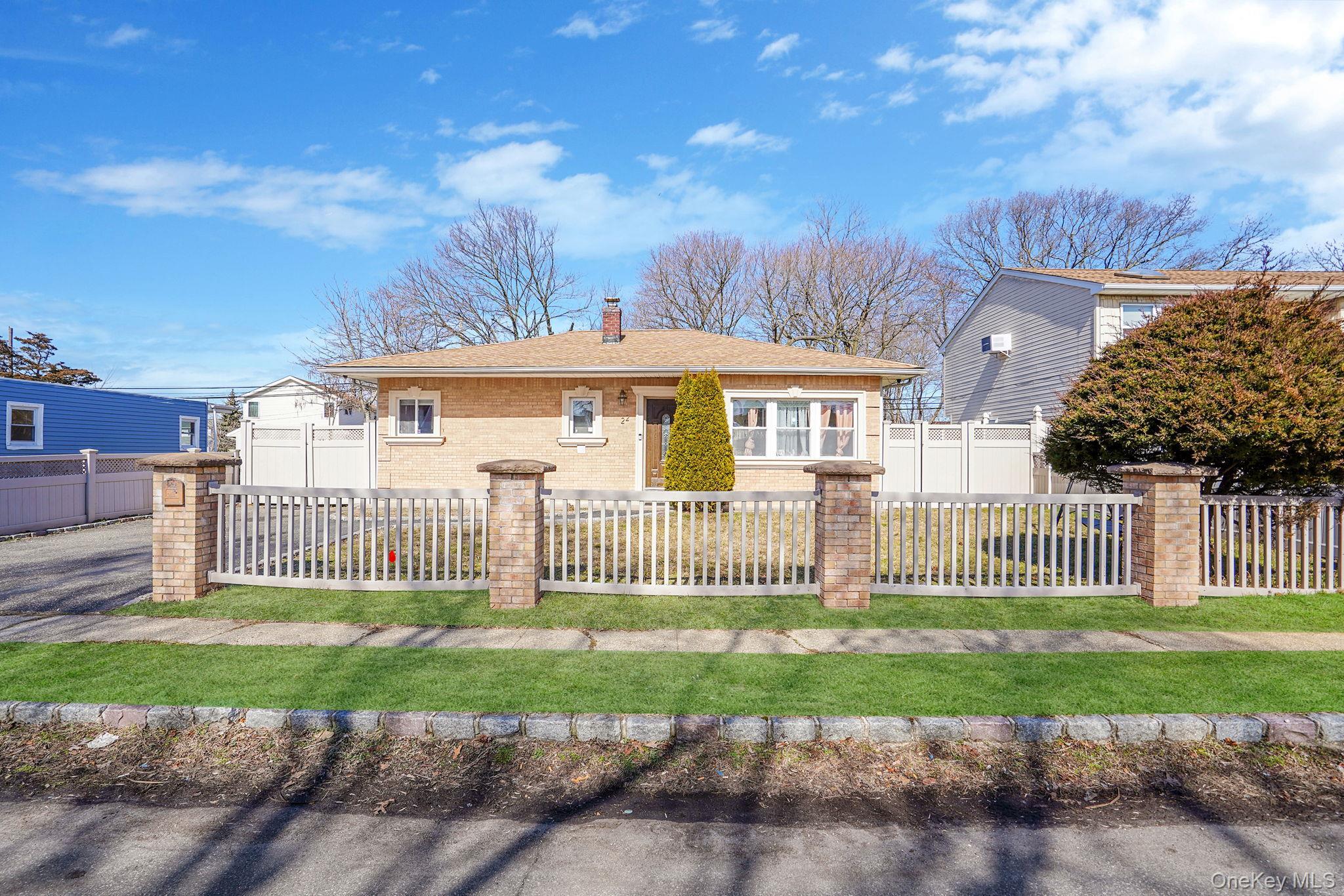 Single Family Somerset  Suffolk County, NY 11701, MLS-977990-2
