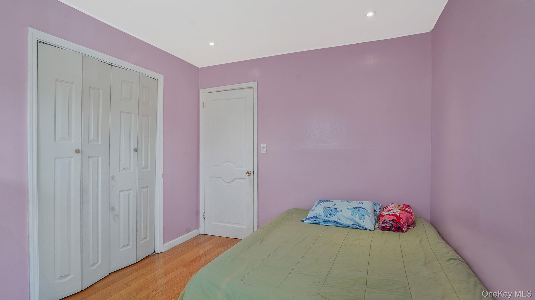 Single Family Somerset  Suffolk County, NY 11701, MLS-977990-20