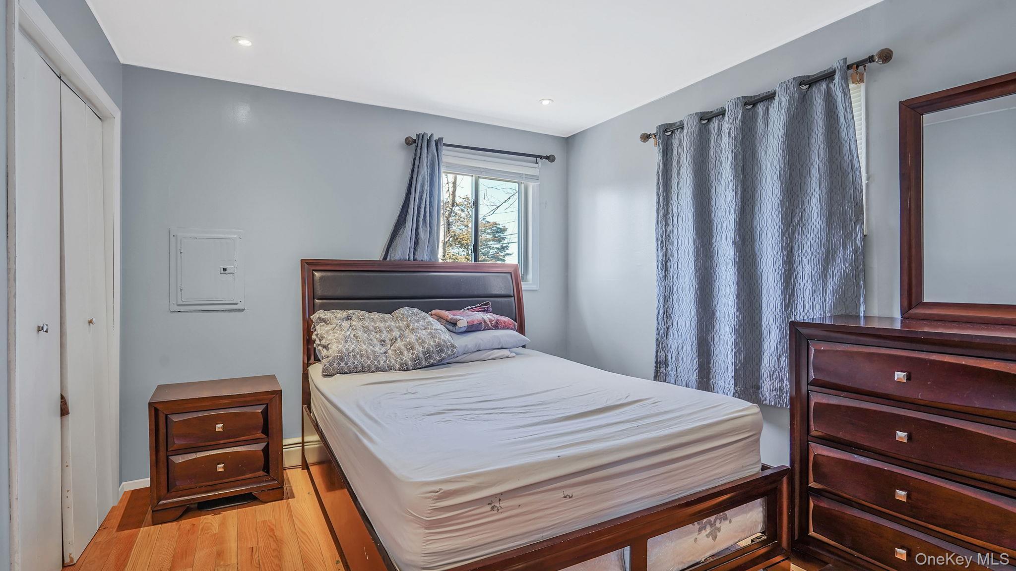 Single Family Somerset  Suffolk County, NY 11701, MLS-977990-21