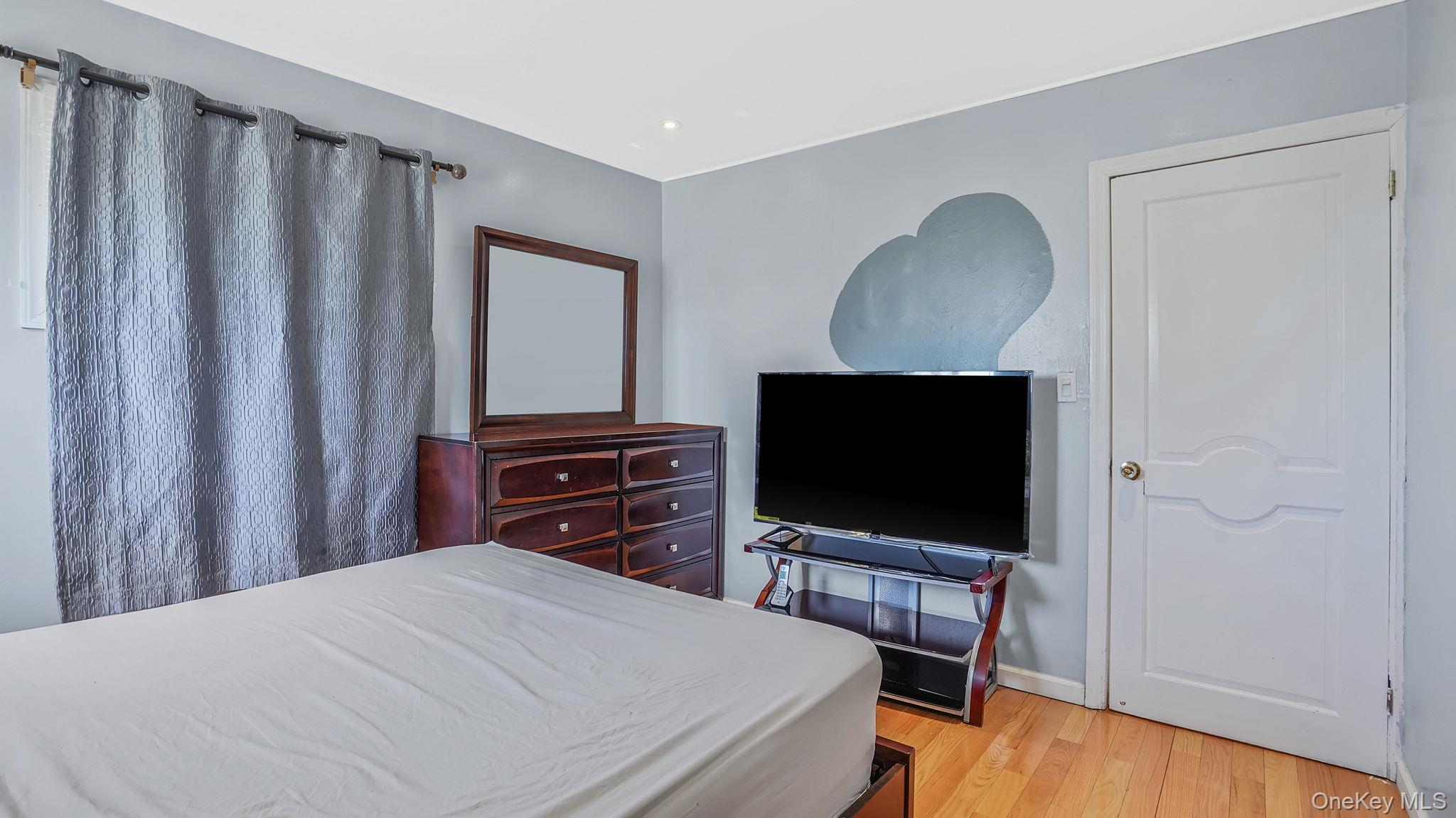 Single Family Somerset  Suffolk County, NY 11701, MLS-977990-22