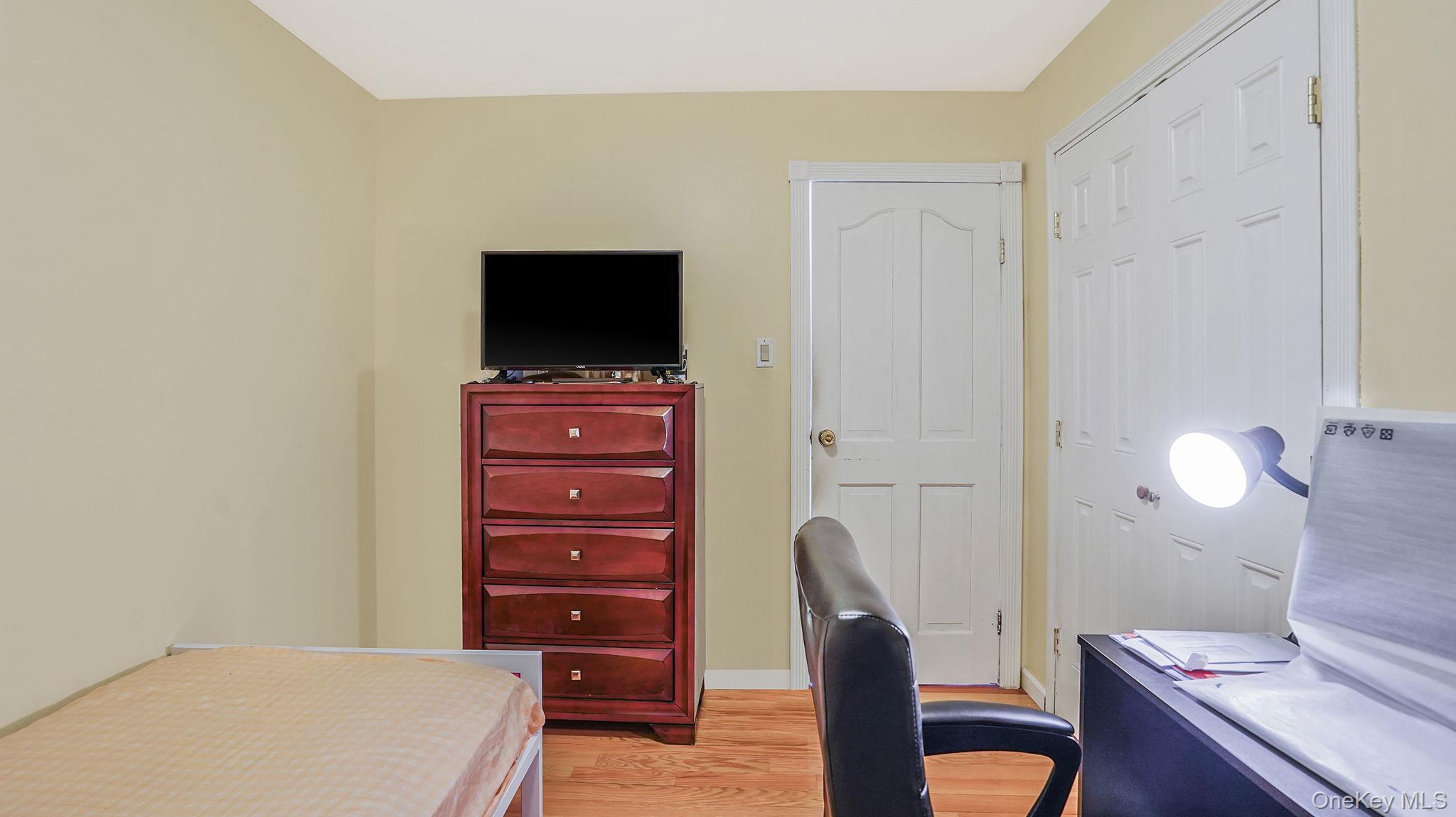 Single Family Somerset  Suffolk County, NY 11701, MLS-977990-25