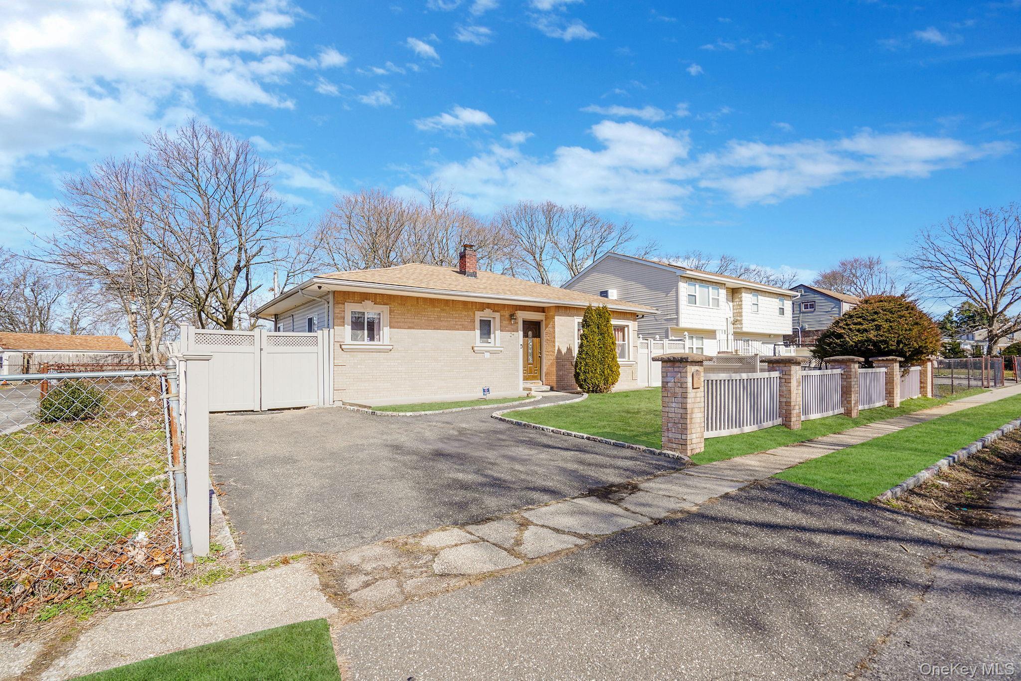 Single Family Somerset  Suffolk County, NY 11701, MLS-977990-3