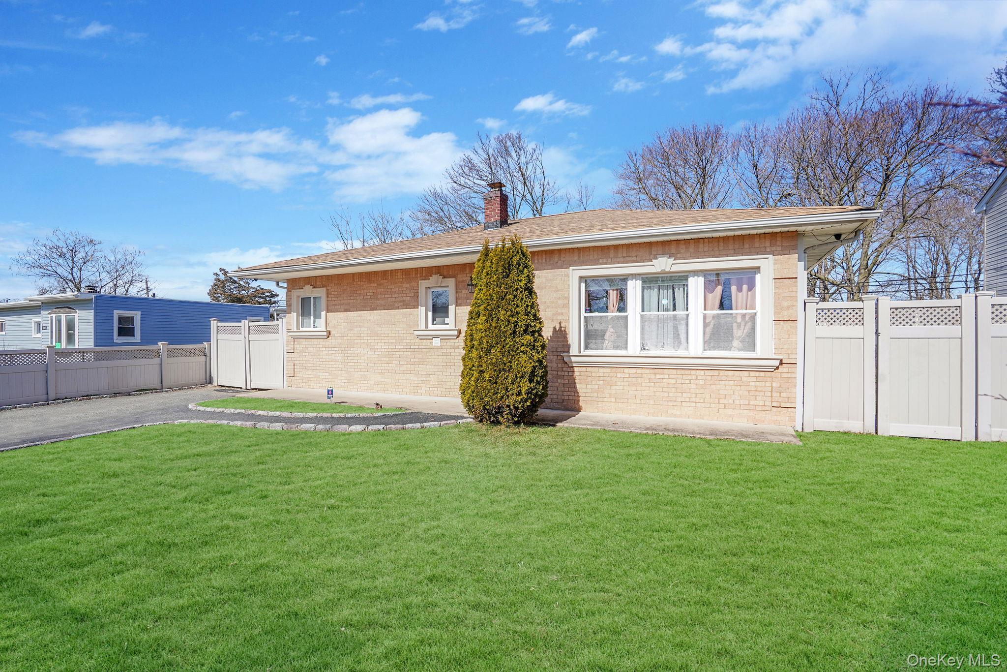 Single Family Somerset  Suffolk County, NY 11701, MLS-977990-4