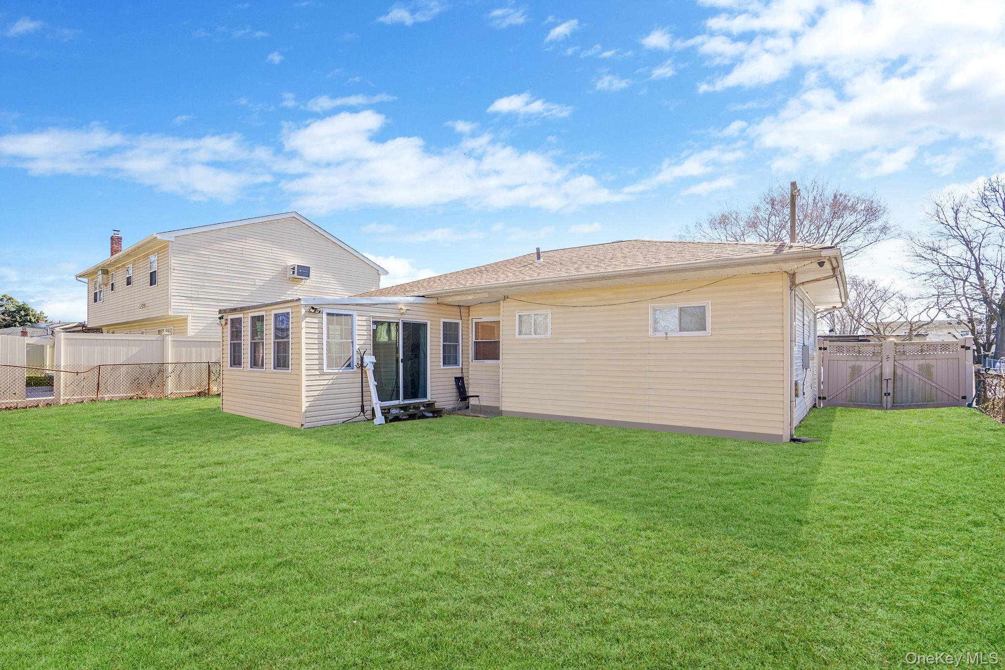 Single Family Somerset  Suffolk County, NY 11701, MLS-977990-5