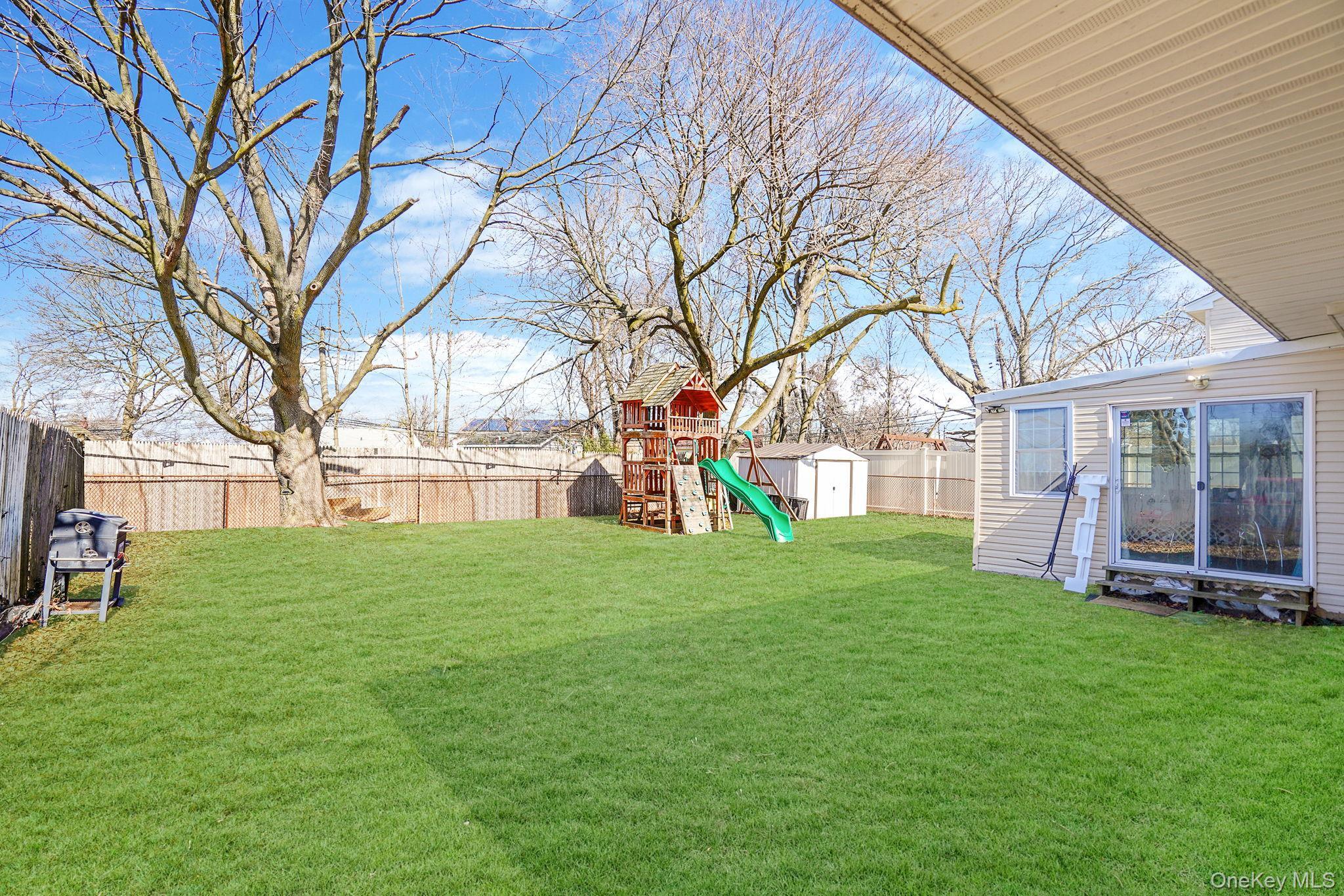 Single Family Somerset  Suffolk County, NY 11701, MLS-977990-6