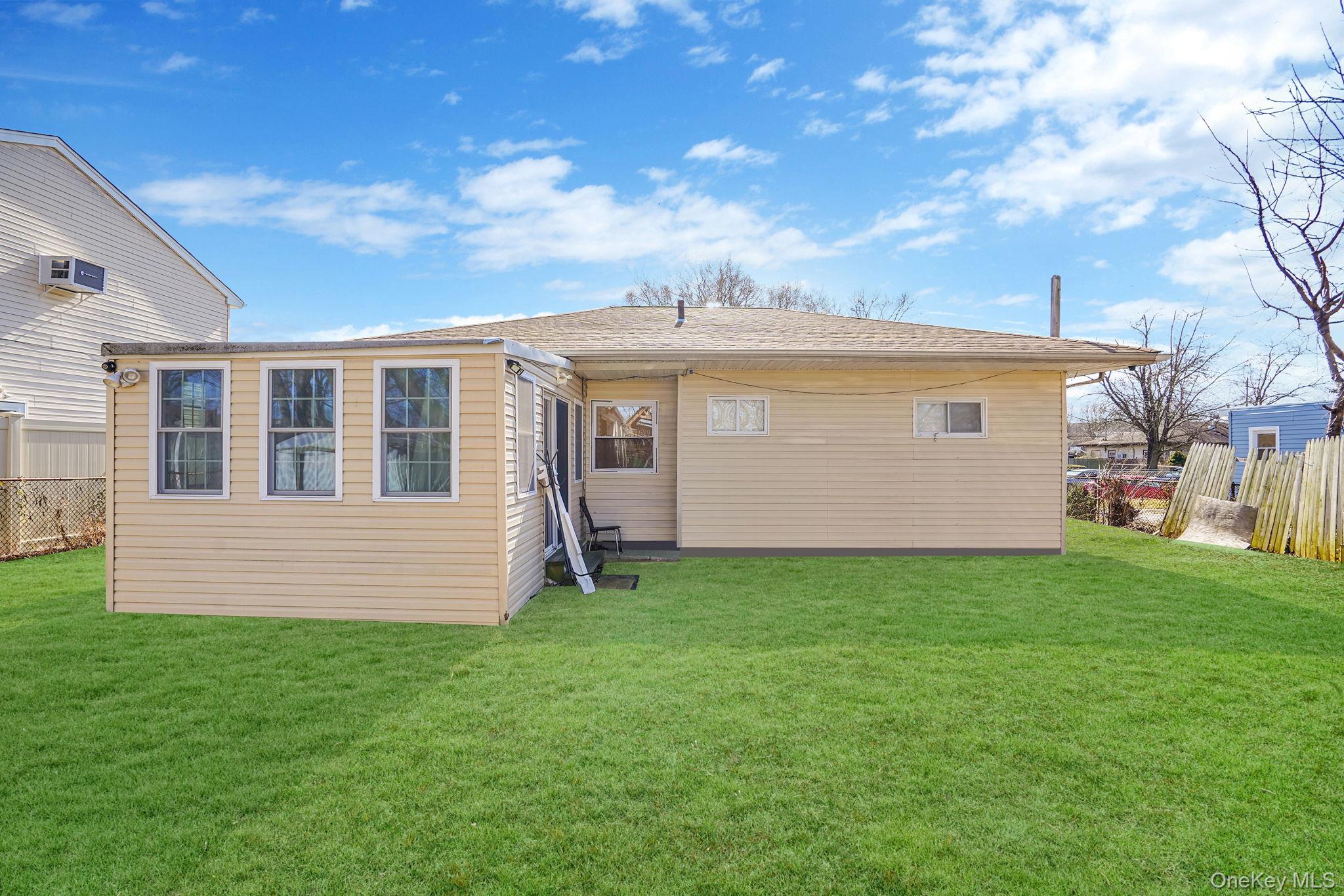 Single Family Somerset  Suffolk County, NY 11701, MLS-977990-7