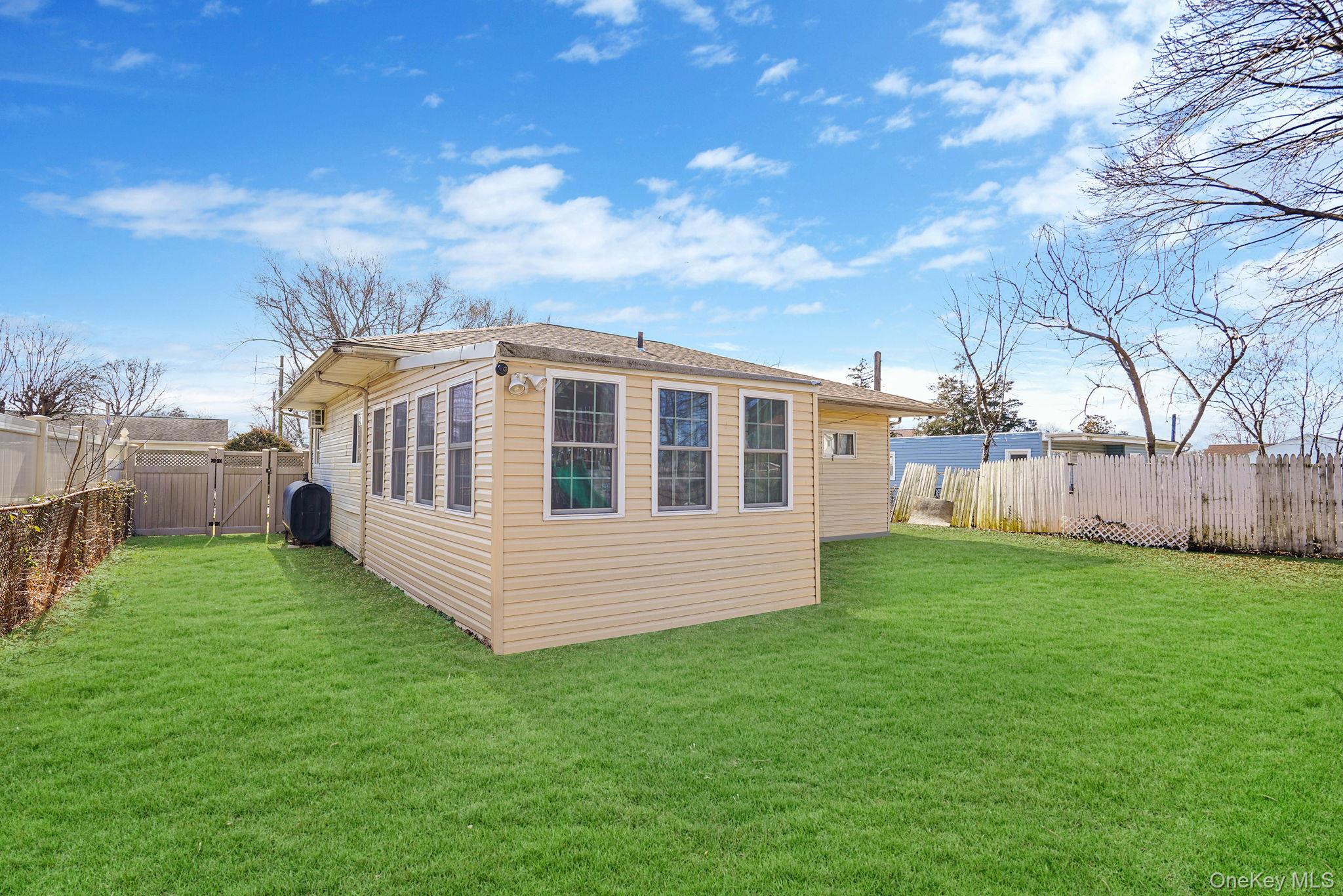 Single Family Somerset  Suffolk County, NY 11701, MLS-977990-8