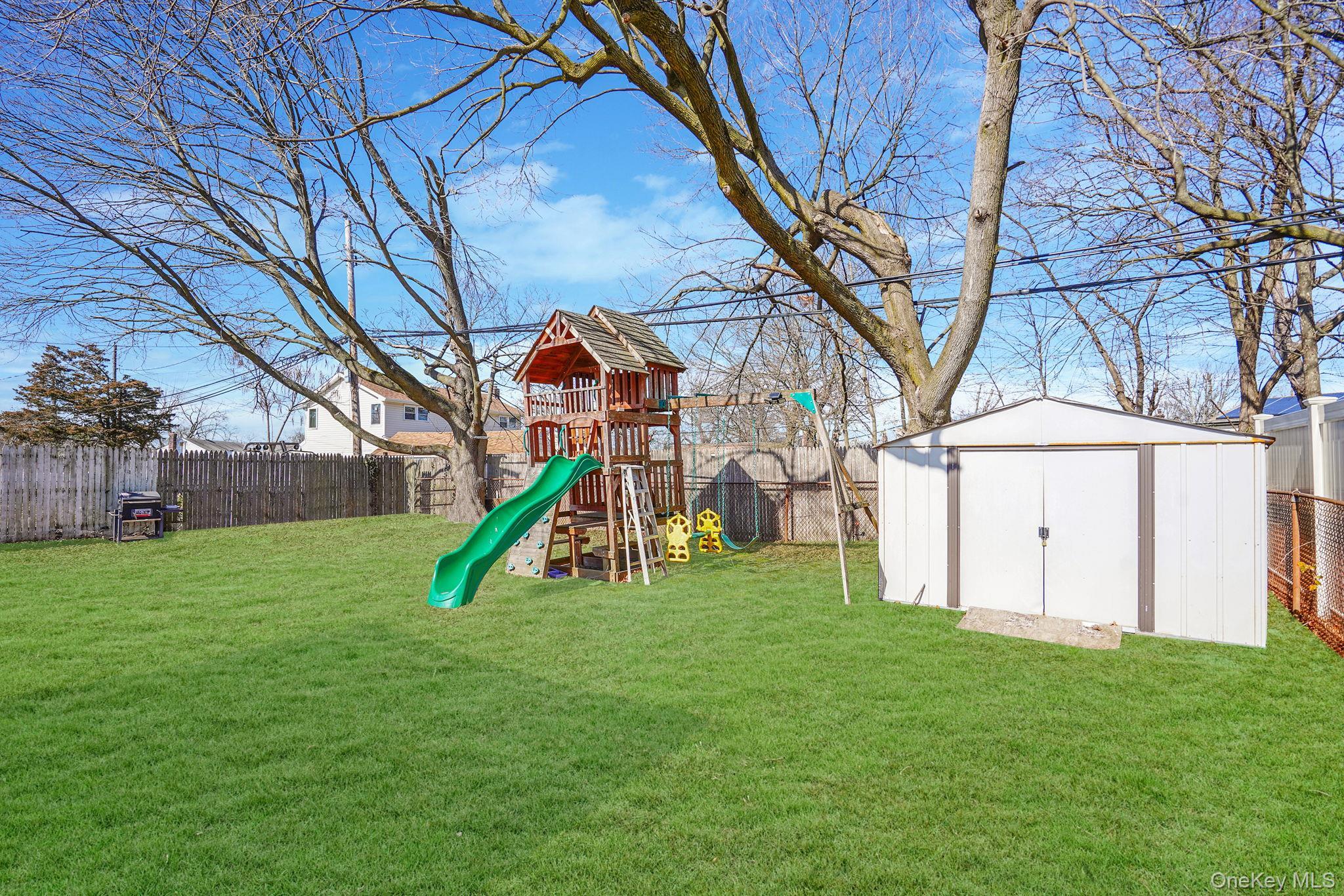 Single Family Somerset  Suffolk County, NY 11701, MLS-977990-9