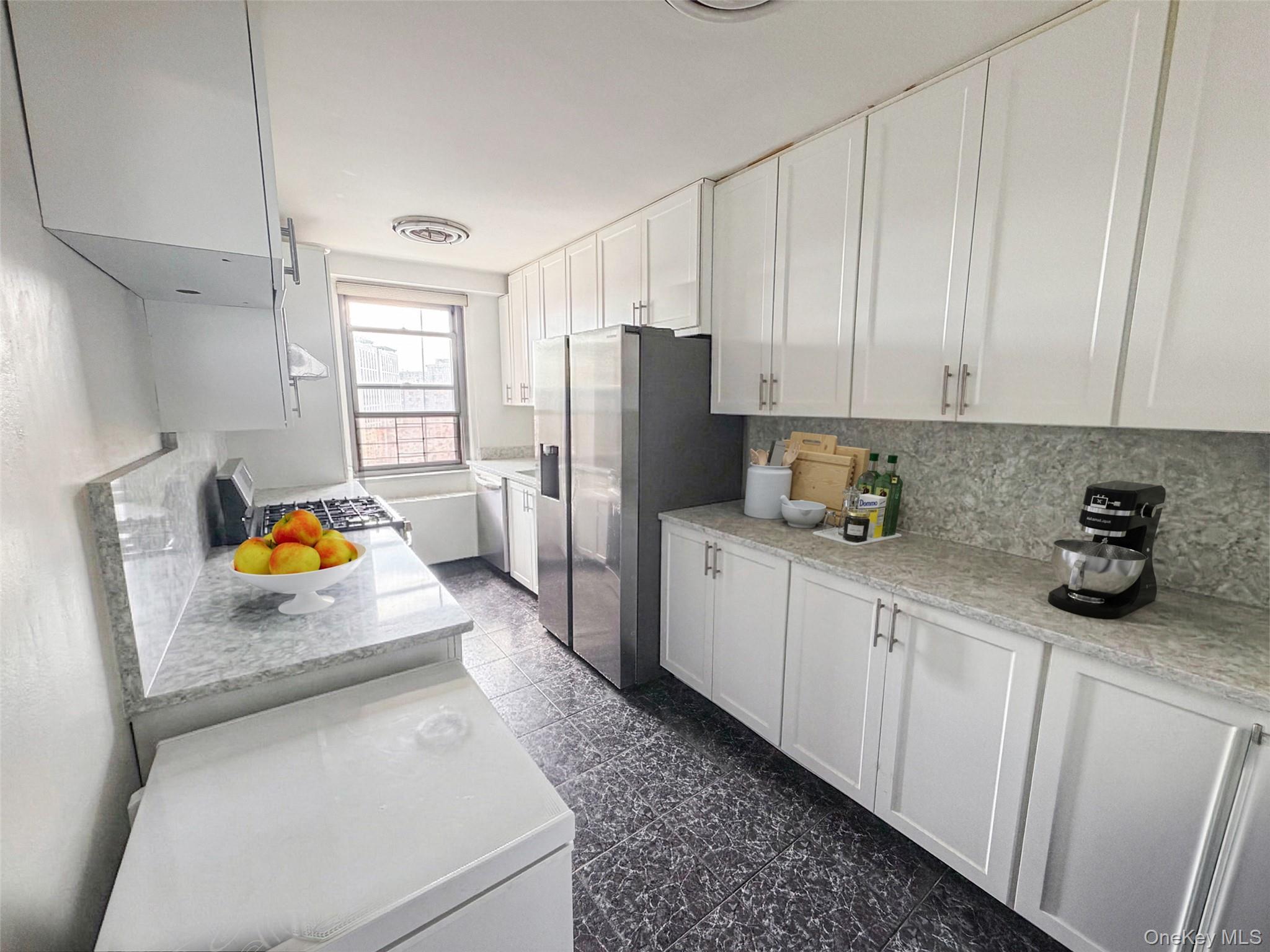 Coop Grand Central  Queens, NY 11375, MLS-978026-4