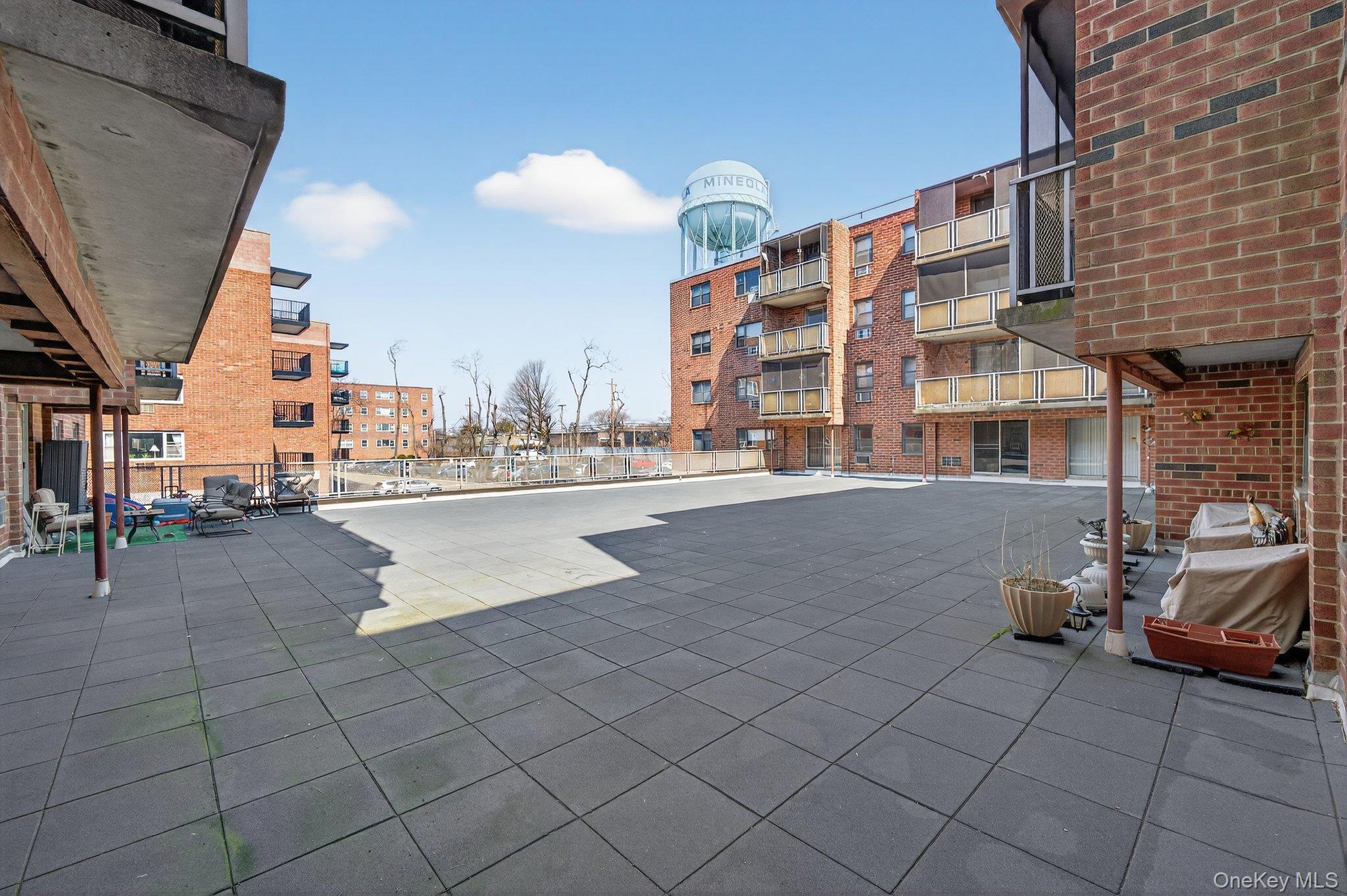 Coop Clinton  Nassau County, NY 11501, MLS-978037-21