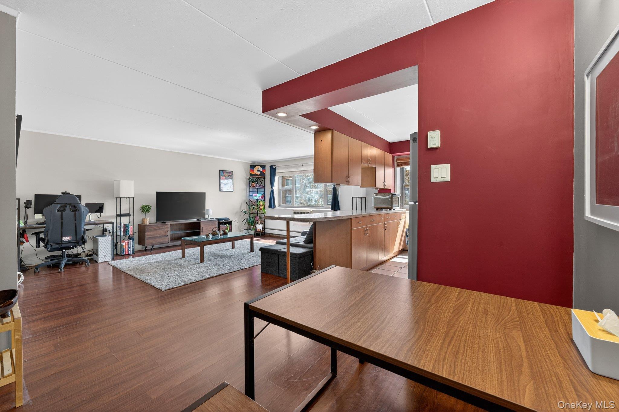 Coop Clinton  Nassau County, NY 11501, MLS-978037-4