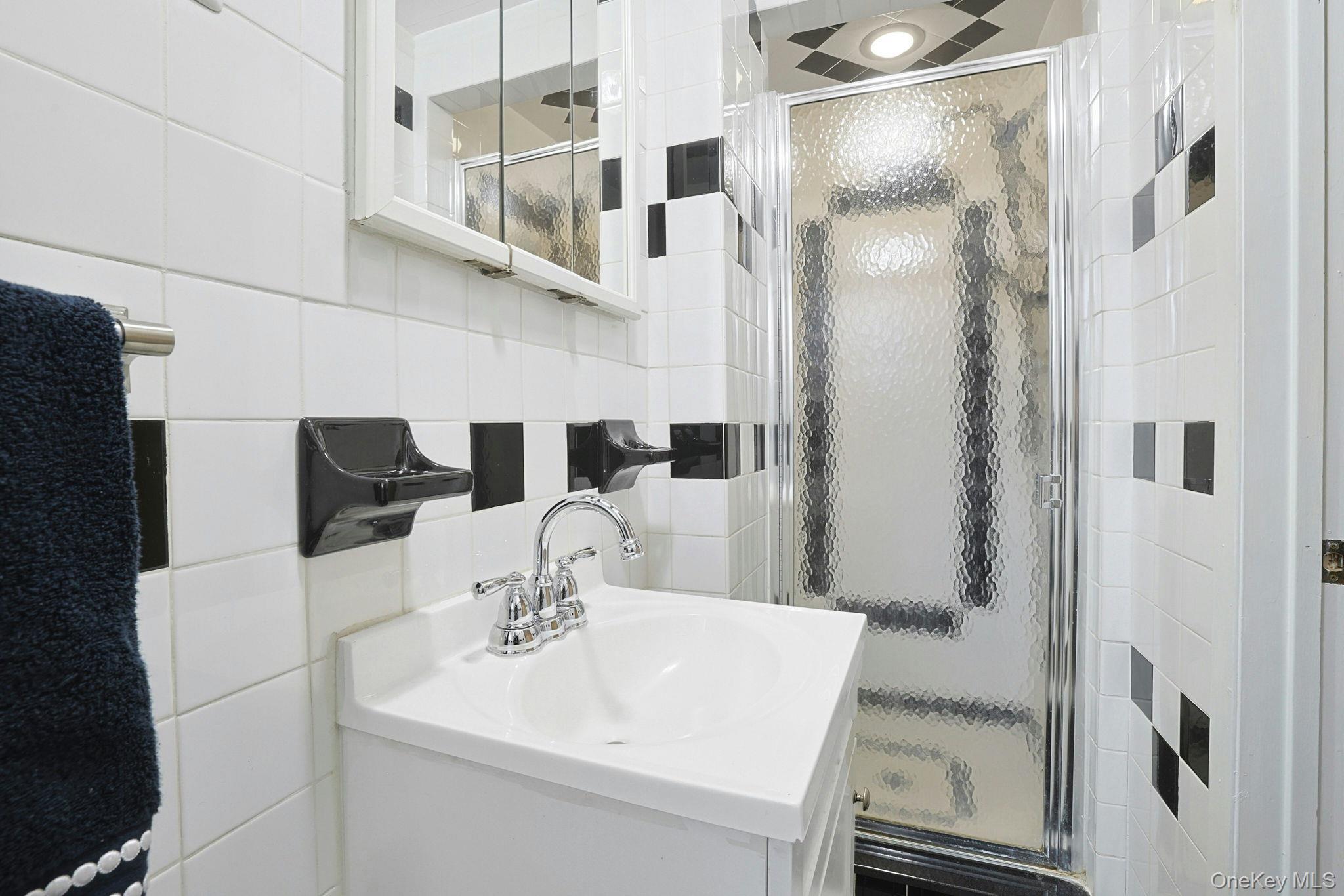 Single Family Powell  Bronx, NY 10472, MLS-978076-21