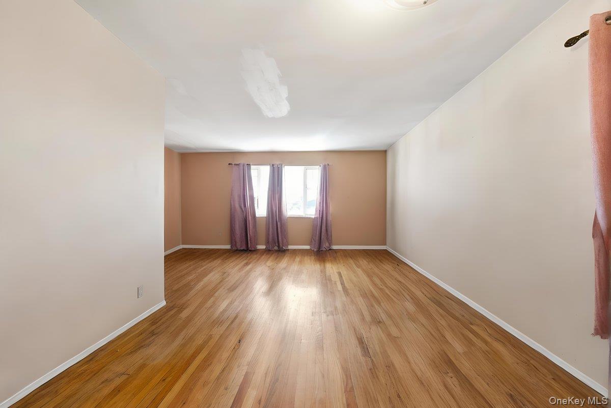 Single Family 228th  Bronx, NY 10466, MLS-978114-16