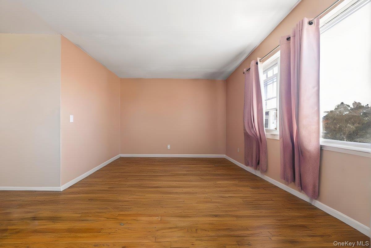 Single Family 228th  Bronx, NY 10466, MLS-978114-17