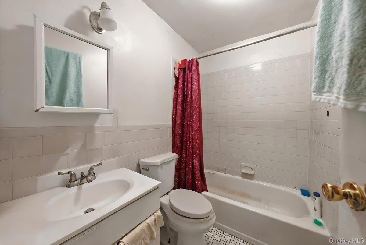 Single Family 228th  Bronx, NY 10466, MLS-978114-18