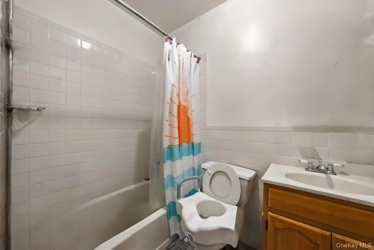 Single Family 228th  Bronx, NY 10466, MLS-978114-20