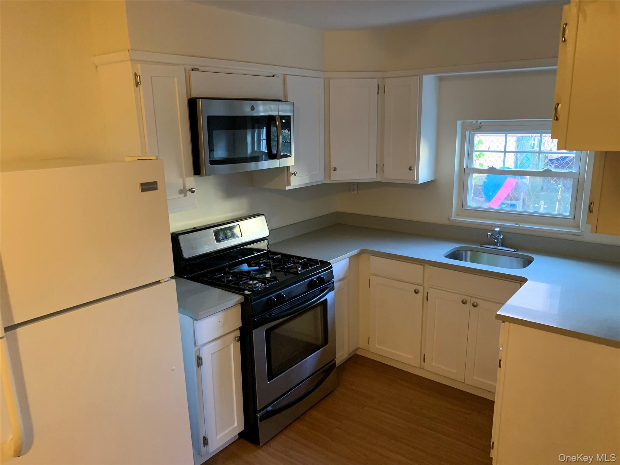 Single Family 228th  Bronx, NY 10466, MLS-978114-27