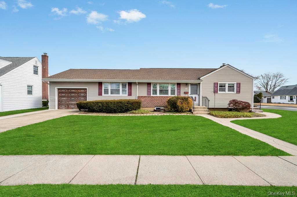 Single Family Stewart  Nassau County, NY 11714, MLS-978153-2