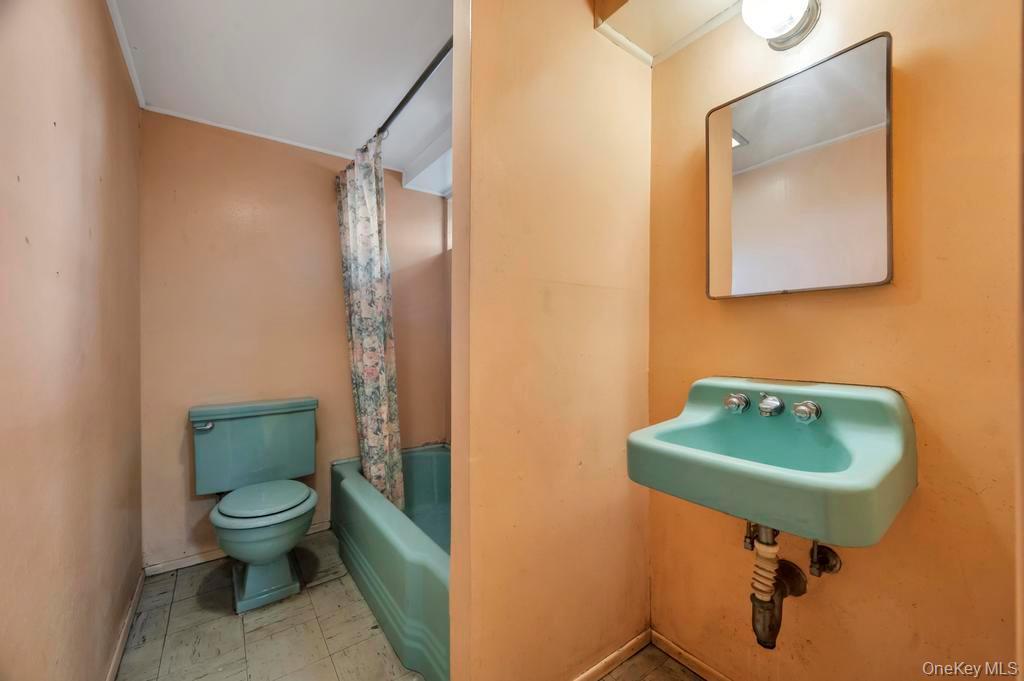 Single Family Stewart  Nassau County, NY 11714, MLS-978153-26