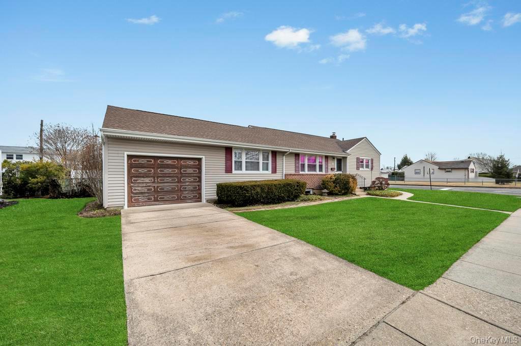 Single Family Stewart  Nassau County, NY 11714, MLS-978153-3