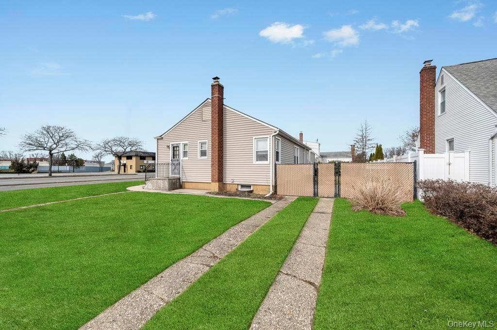 Single Family Stewart  Nassau County, NY 11714, MLS-978153-5