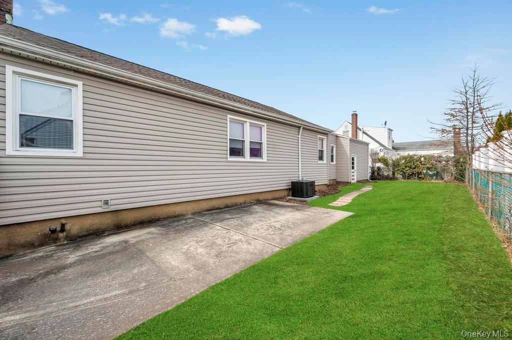 Single Family Stewart  Nassau County, NY 11714, MLS-978153-6