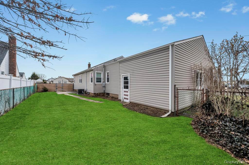 Single Family Stewart  Nassau County, NY 11714, MLS-978153-7