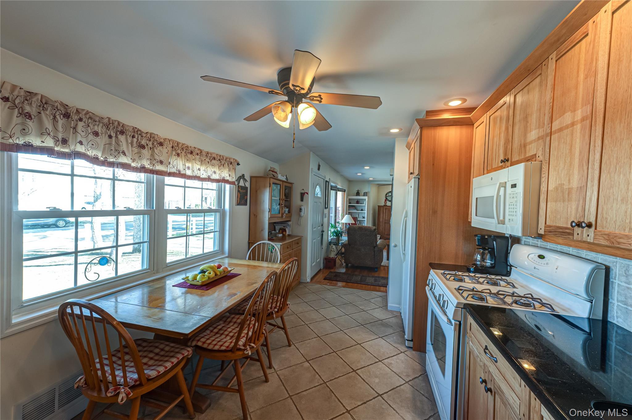 Single Family 3rd  Suffolk County, NY 11729, MLS-978180-11