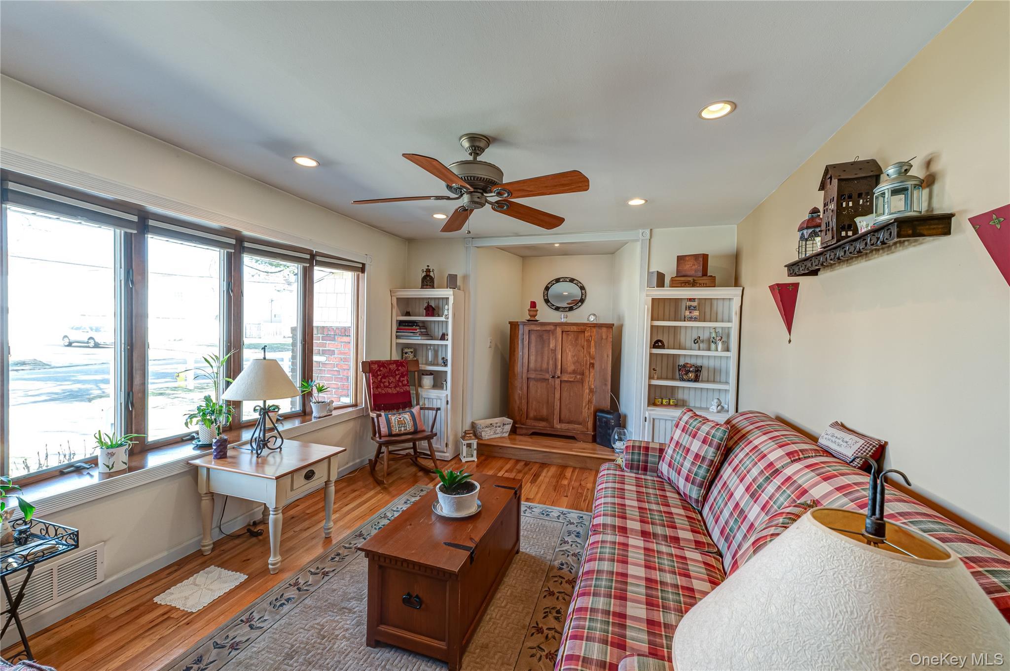 Single Family 3rd  Suffolk County, NY 11729, MLS-978180-4