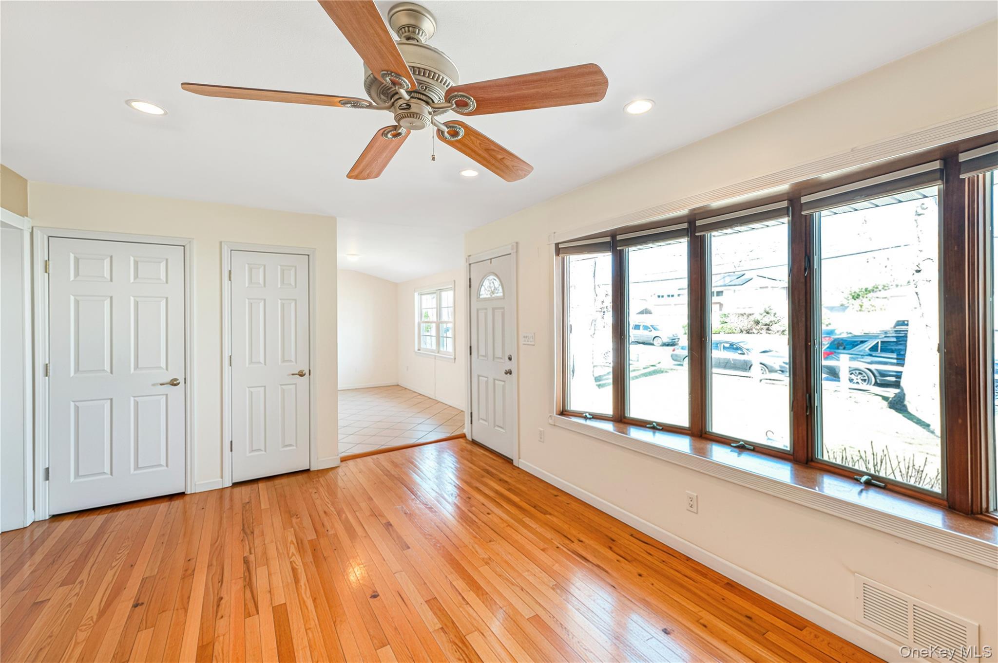 Single Family 3rd  Suffolk County, NY 11729, MLS-978180-6