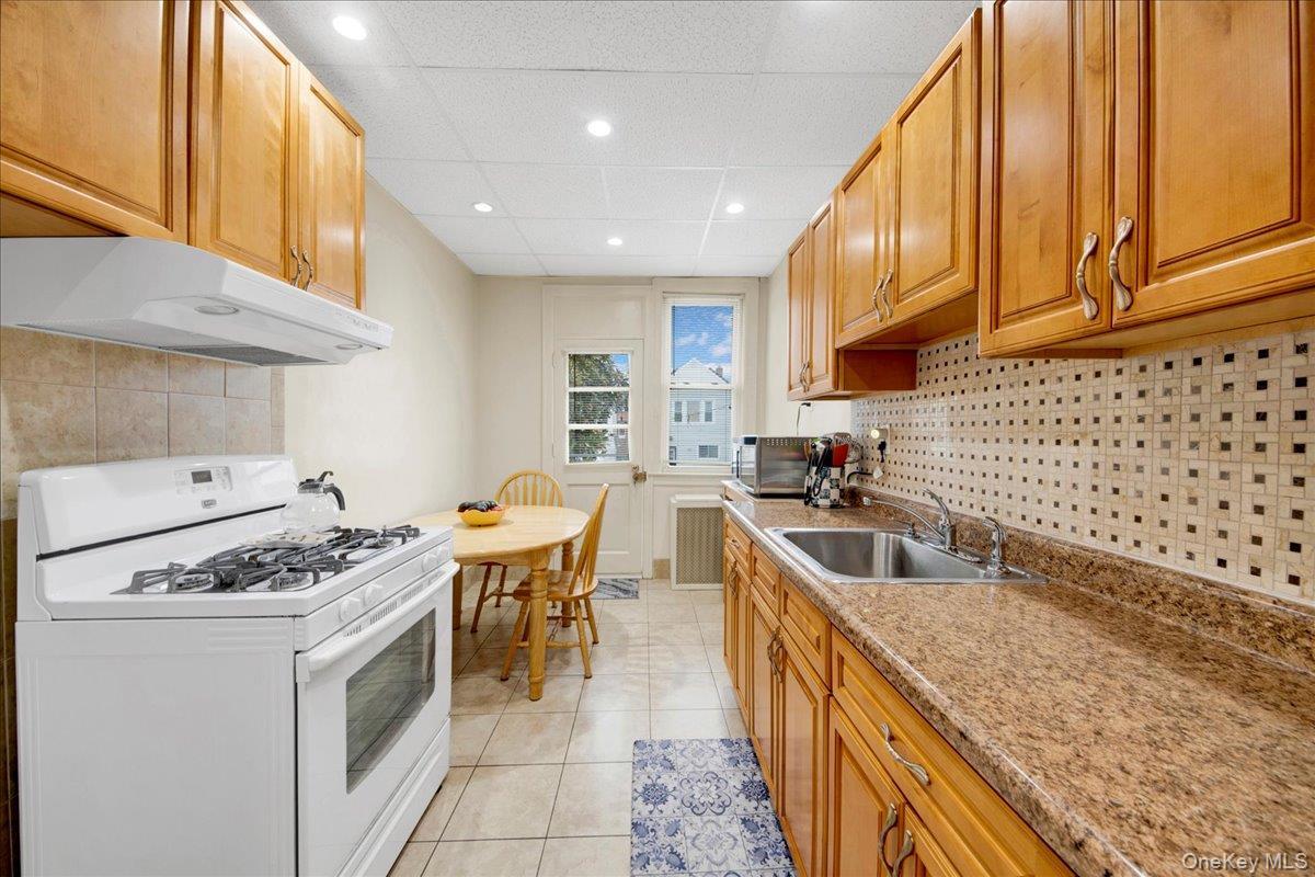 Single Family Wellman Bronx, NY 10461, MLS-978203-16