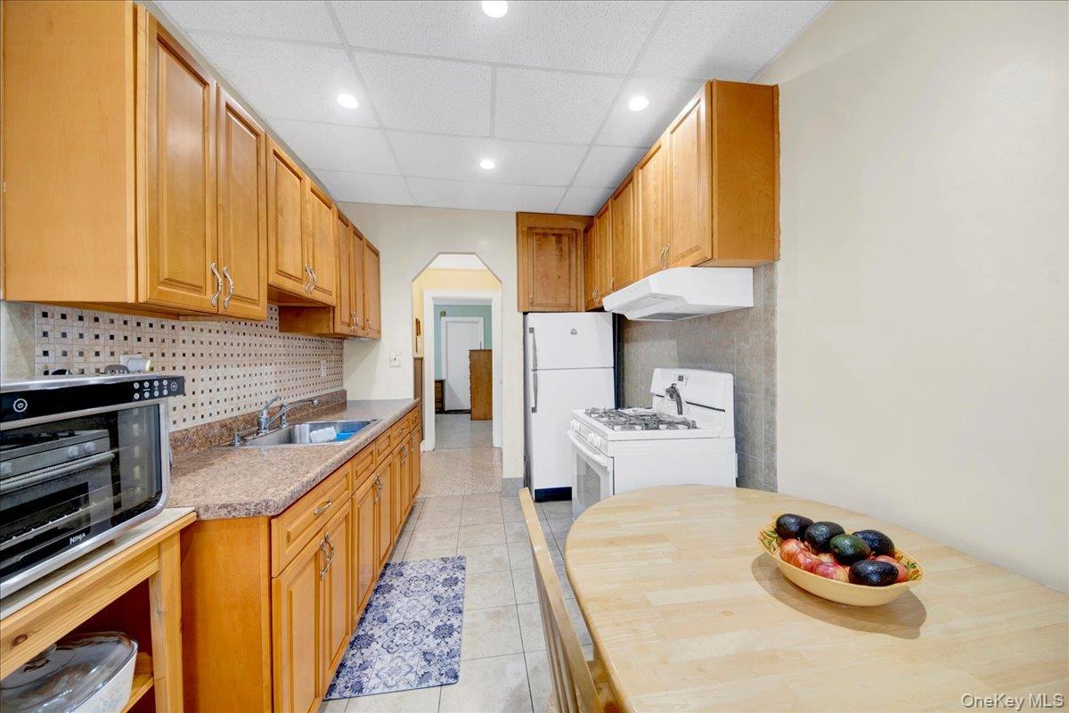 Single Family Wellman Bronx, NY 10461, MLS-978203-17