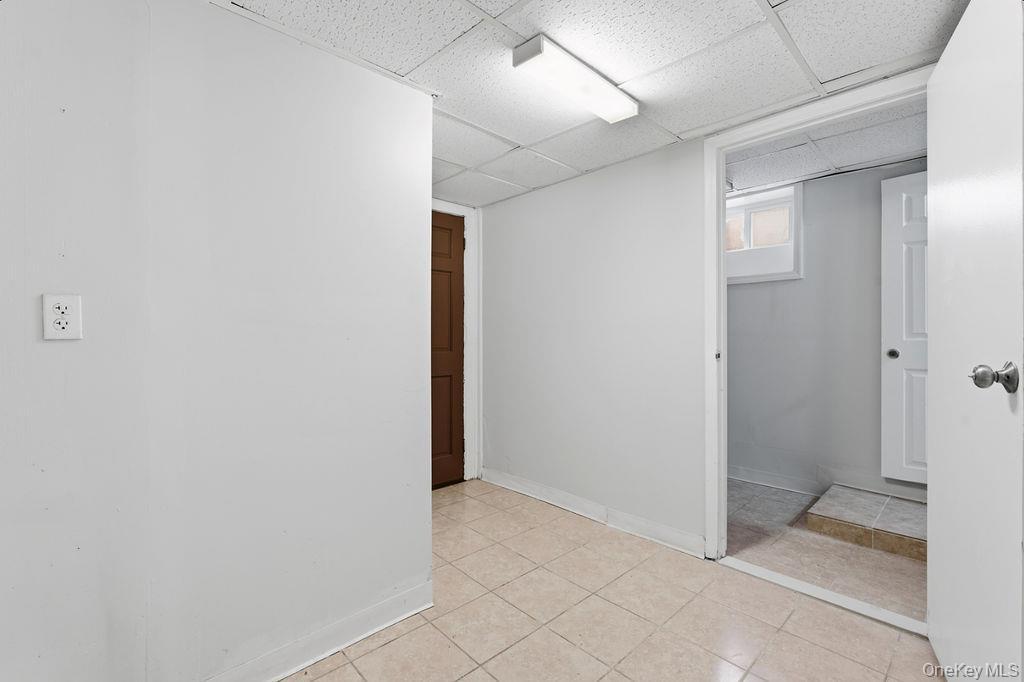 Single Family 240th  Queens, NY 11426, MLS-978210-25