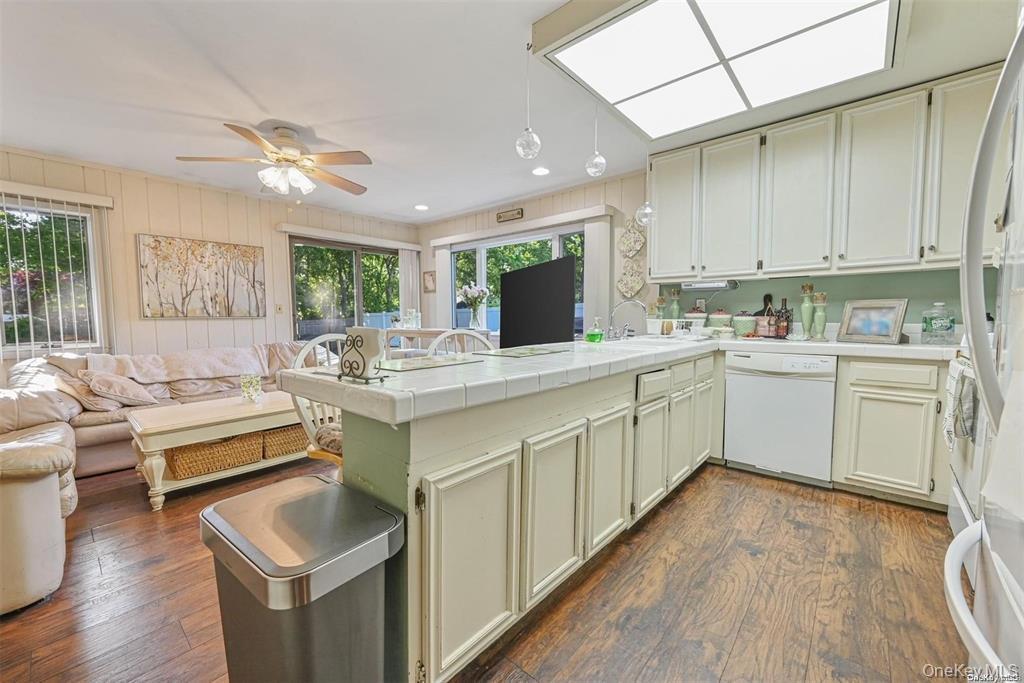 Single Family Glenmere  Suffolk County, NY 11727, MLS-978262-3