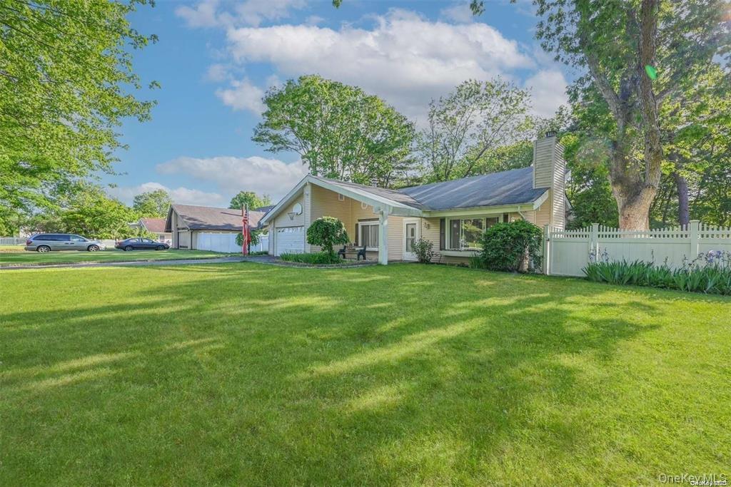 Single Family Glenmere  Suffolk County, NY 11727, MLS-978262-6