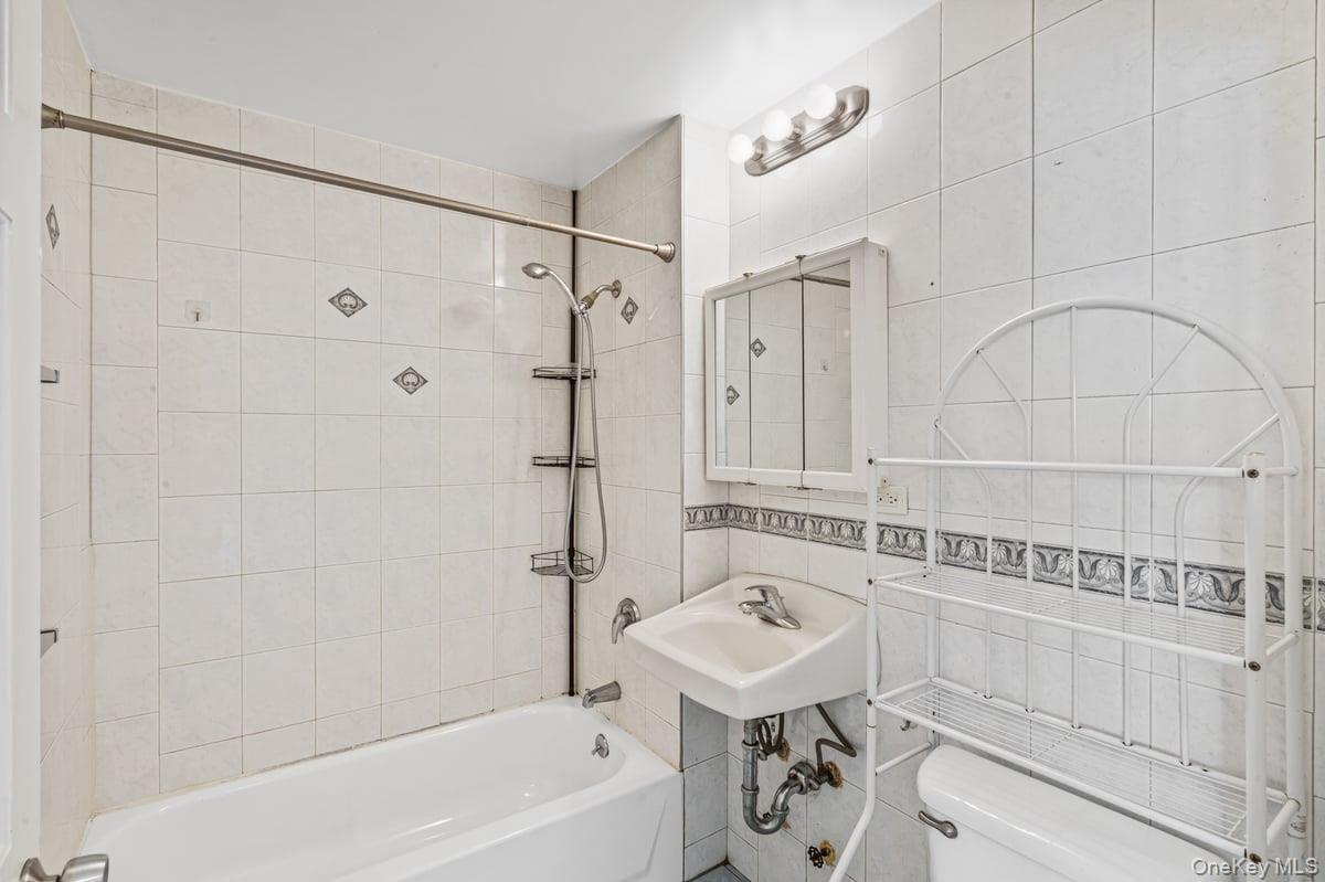 Condo 162nd  Queens, NY 11365, MLS-978269-16