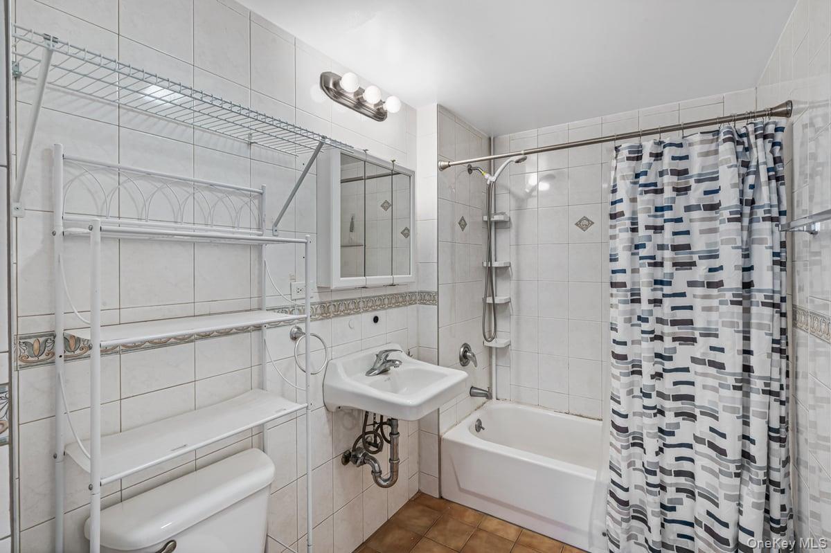 Condo 162nd  Queens, NY 11365, MLS-978269-20