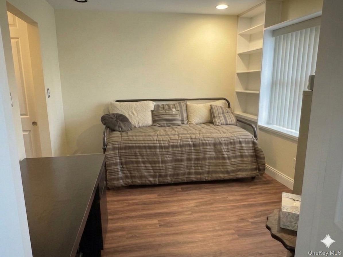 Condo Santa Barbara  Nassau County, NY 11803, MLS-978279-13