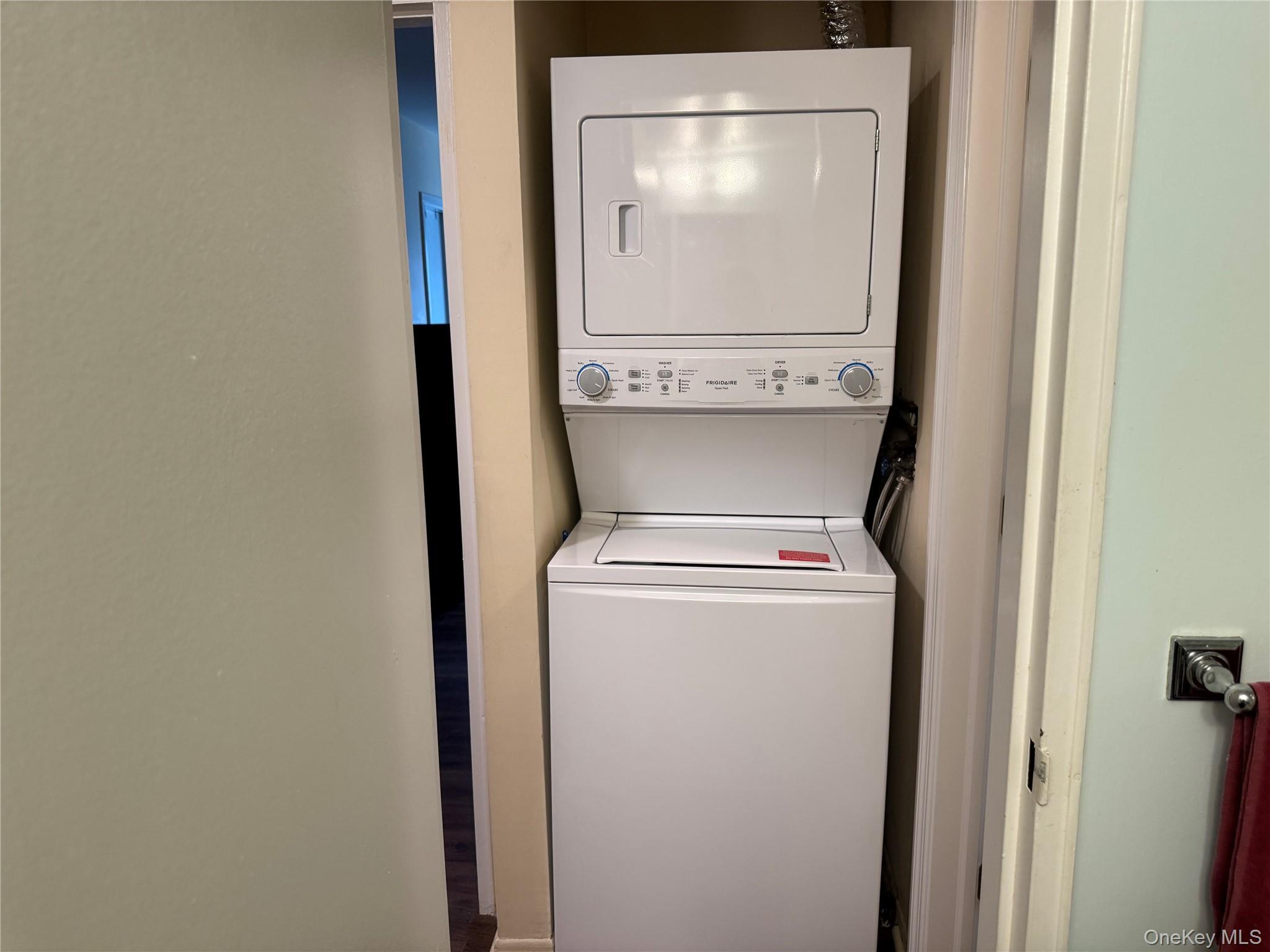 Condo Santa Barbara  Nassau County, NY 11803, MLS-978279-16