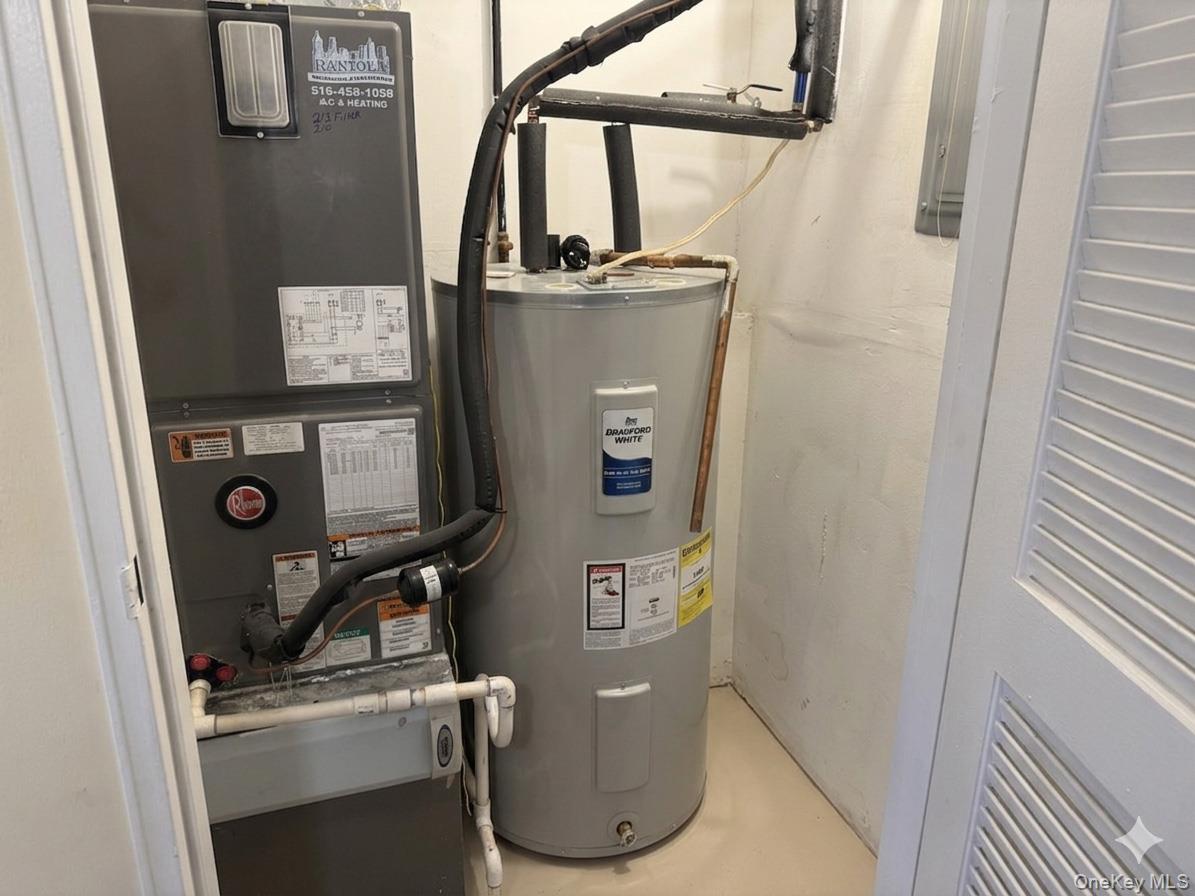 Condo Santa Barbara  Nassau County, NY 11803, MLS-978279-17