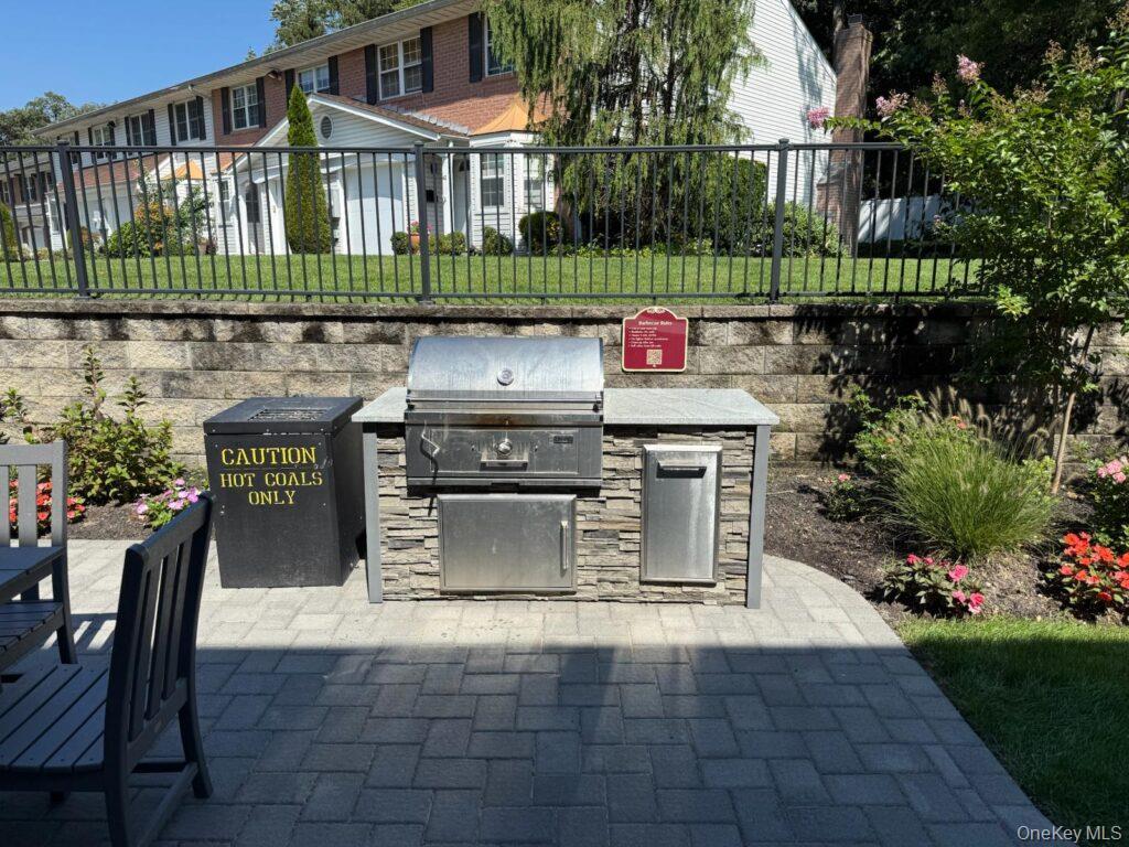 Condo Santa Barbara  Nassau County, NY 11803, MLS-978279-21