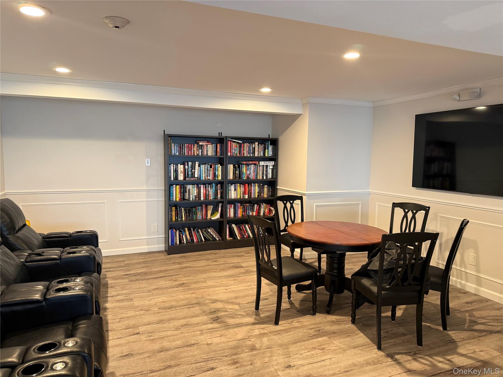 Condo Santa Barbara  Nassau County, NY 11803, MLS-978279-23