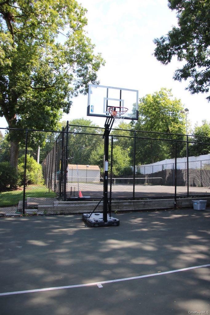 Condo Santa Barbara  Nassau County, NY 11803, MLS-978279-33