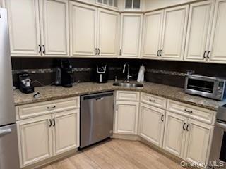 Condo Santa Barbara  Nassau County, NY 11803, MLS-978279-6