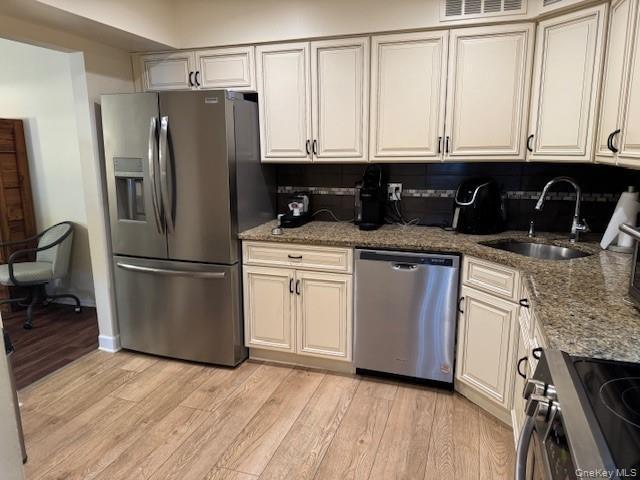 Condo Santa Barbara  Nassau County, NY 11803, MLS-978279-8