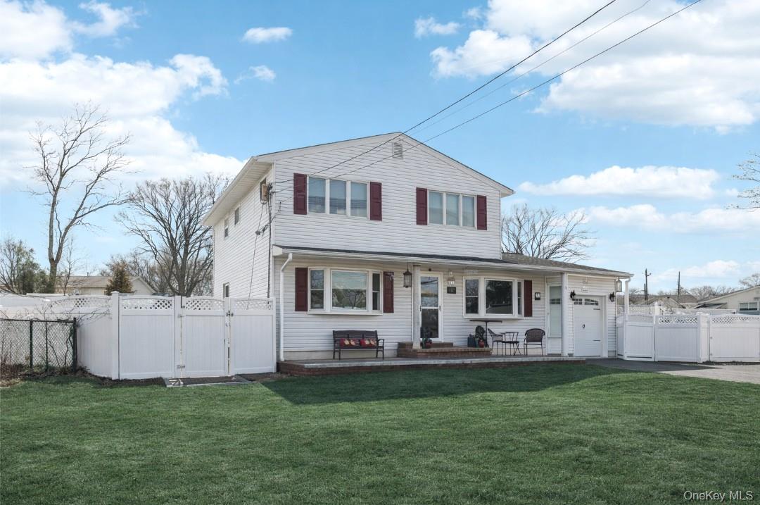 Single Family Circle  Suffolk County, NY 11706, MLS-978293-3