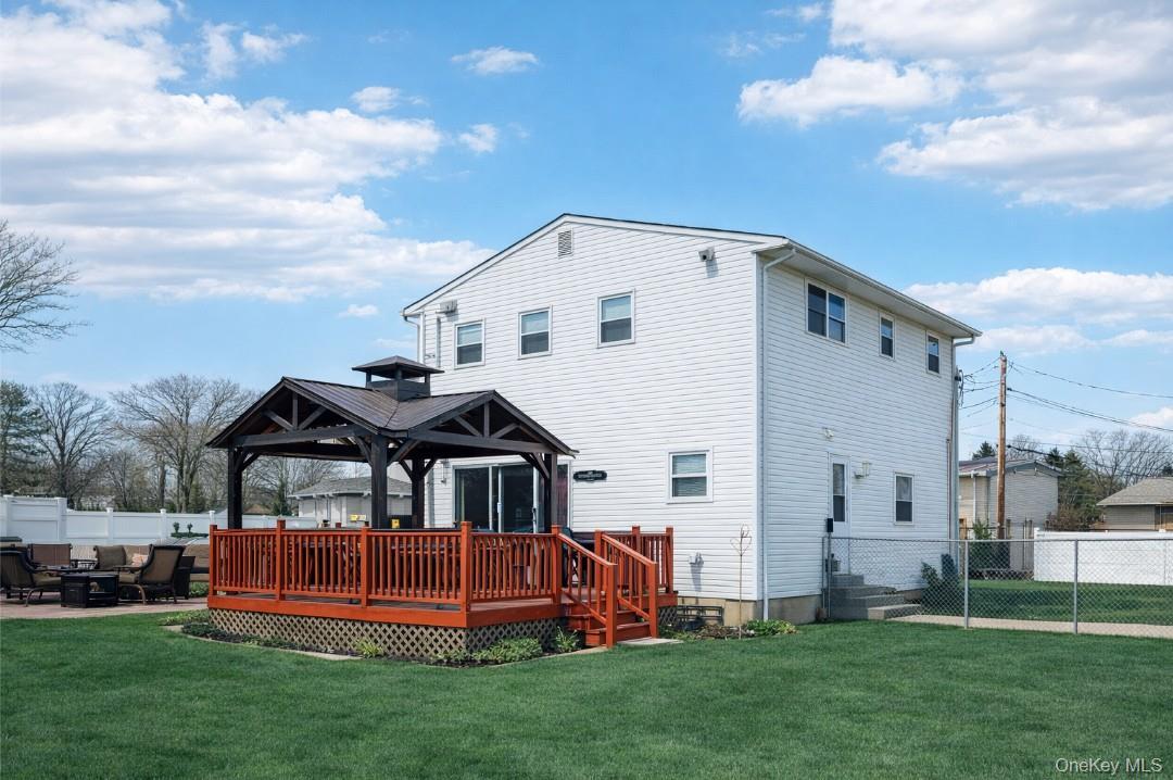 Single Family Circle  Suffolk County, NY 11706, MLS-978293-31